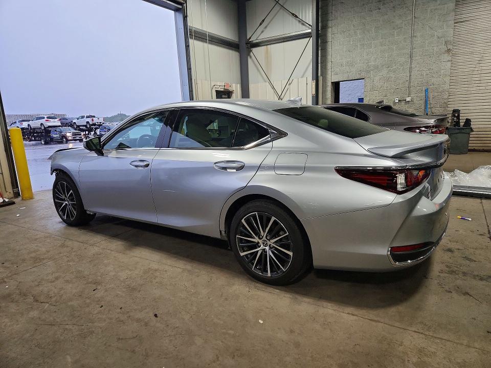 Photo 2 from auction – 2022 LEXUS ES 250 with VIN 58AD11D17NU009418