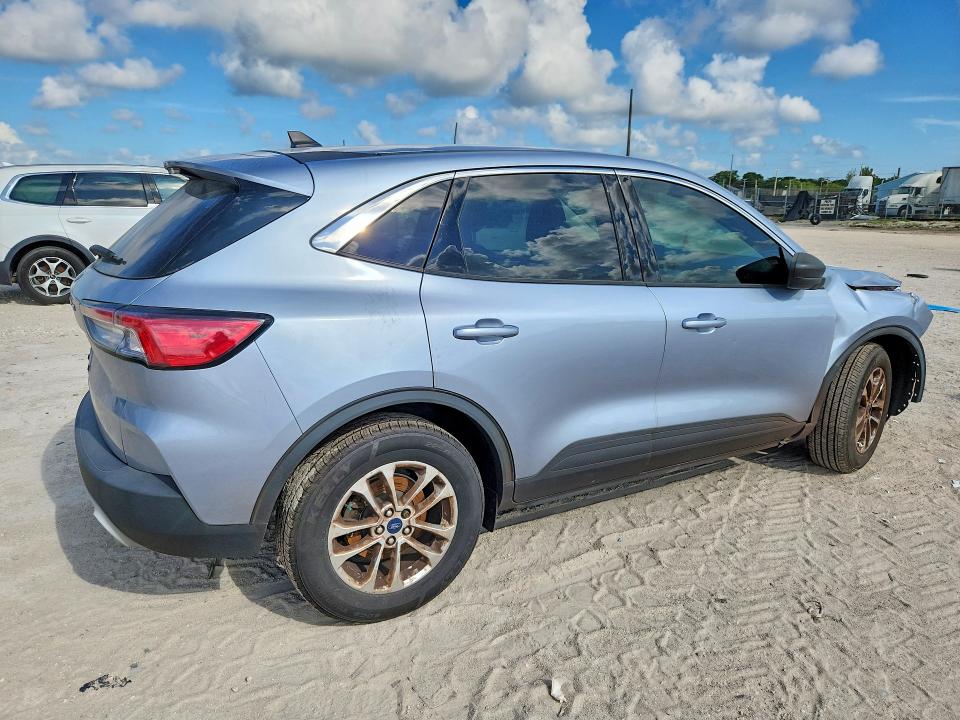 Photo 3 from auction – 2022 FORD ESCAPE with VIN 1FMCU0G68NUB61672