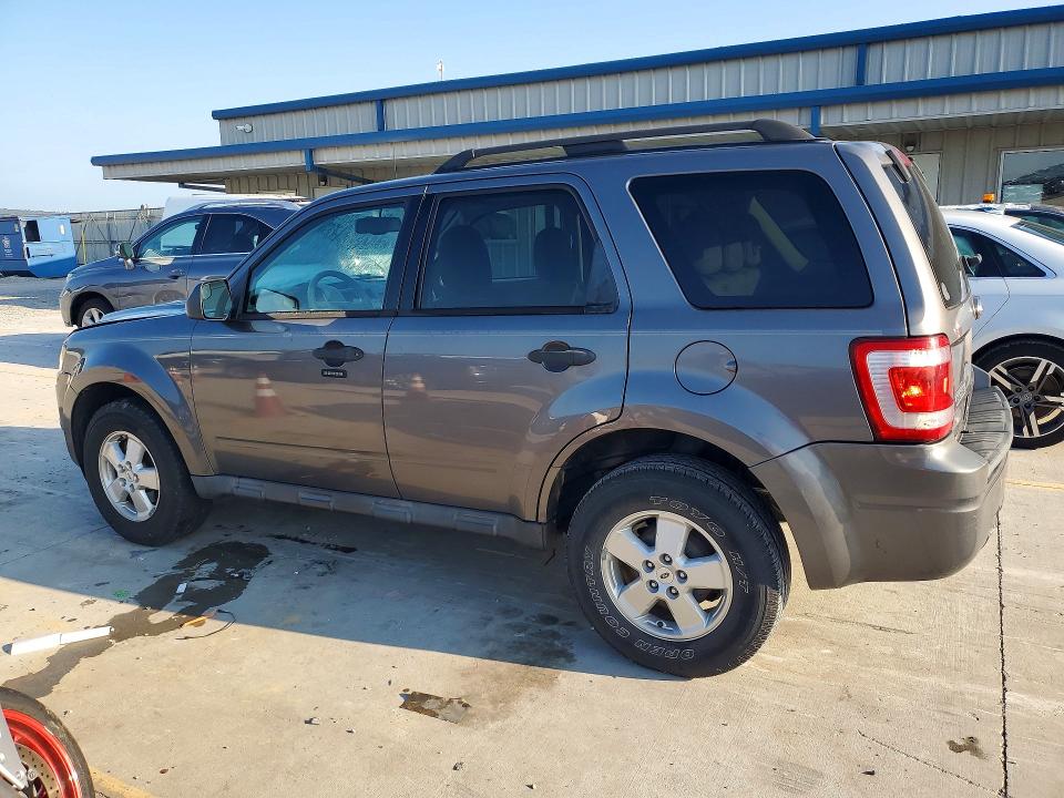 Photo 2 from auction – 2010 FORD ESCAPE with VIN 1FMCU0D77AKD09491