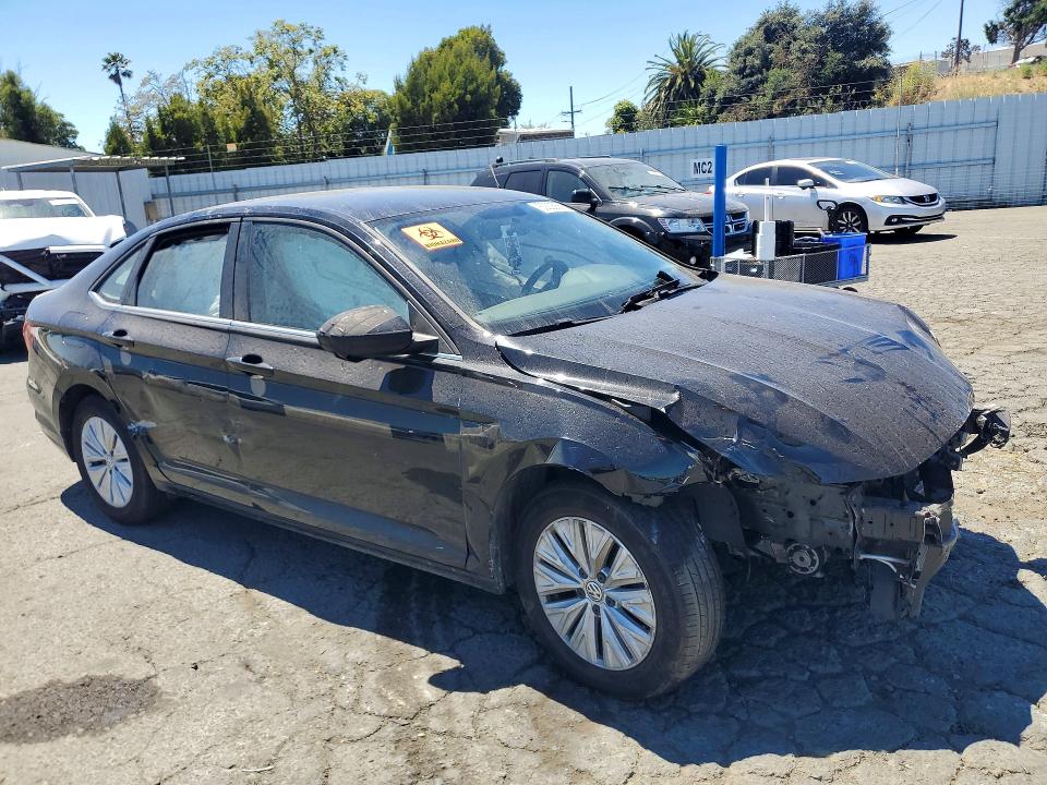 Photo 4 from auction – 2019 VOLKSWAGEN JETTA with VIN 3VWC57BU2KM024191