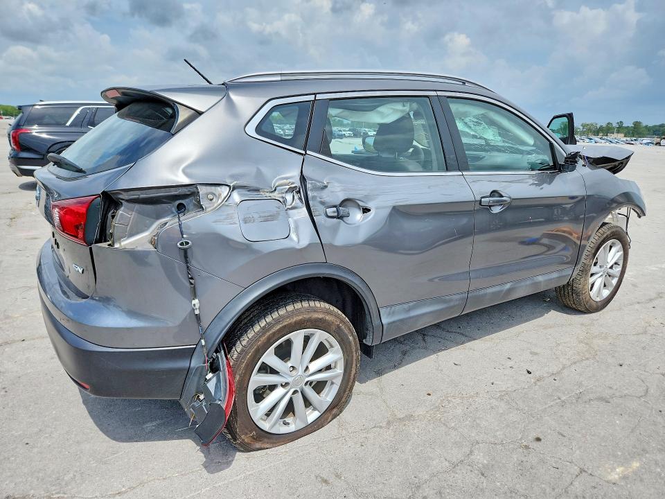 Снимка 3 от търг – 2017 NISSAN ROGUE SPORT с VIN JN1BJ1CP1HW024775