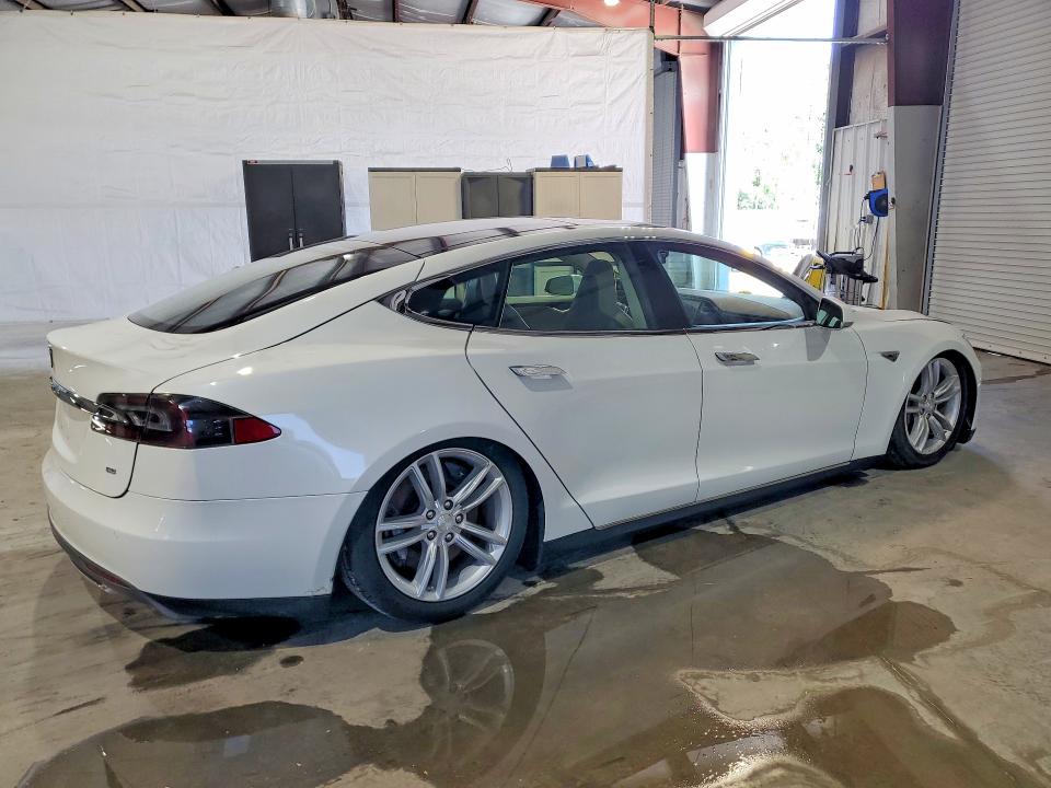 Photo 3 from auction – 2014 TESLA MODEL S with VIN 5YJSA1H12EFP45883