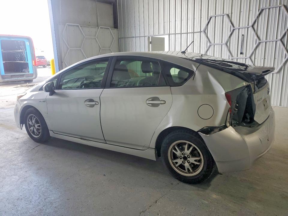Photo 2 from auction – 2013 TOYOTA PRIUS with VIN JTDKN3DU3D0349619