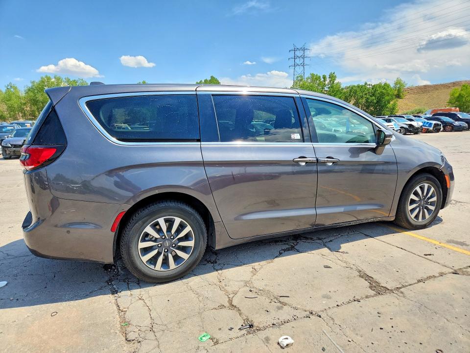 Photo 3 from auction – 2022 CHRYSLER PACIFICA with VIN 2C4RC1L79NR121085