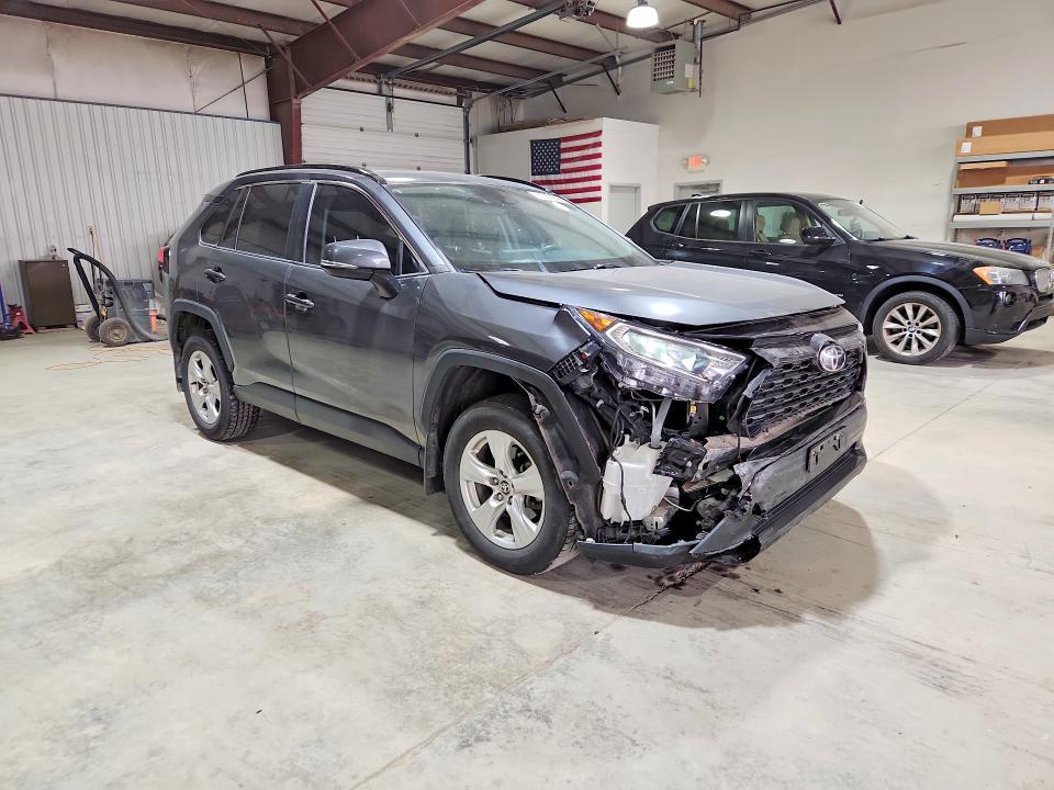 Photo 4 from auction – 2021 TOYOTA RAV4 with VIN 2T3P1RFV5MC176595