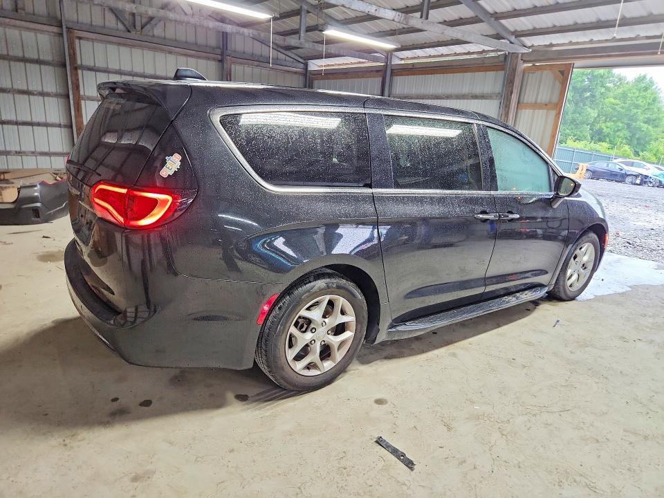 Photo 3 from auction – 2019 CHRYSLER PACIFICA with VIN 2C4RC1FG2KR577372