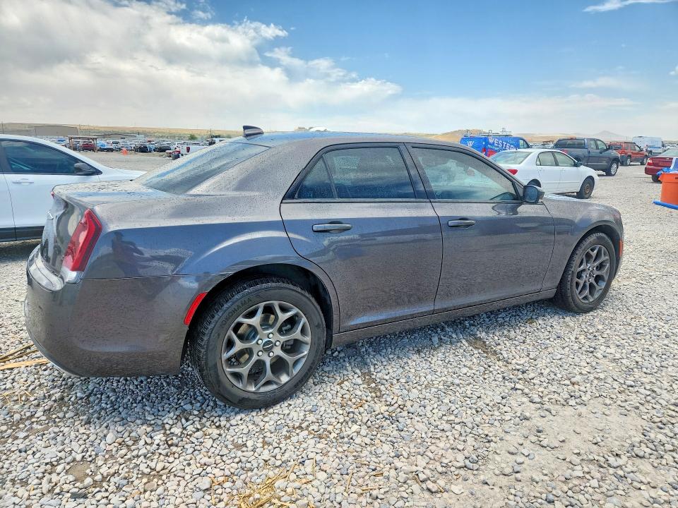 Photo 3 from auction – 2015 CHRYSLER 300 with VIN 2C3CCAGGXFH899570