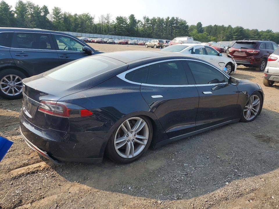 Photo 3 from auction – 2013 TESLA MODEL S with VIN 5YJSA1CN9DFP05163