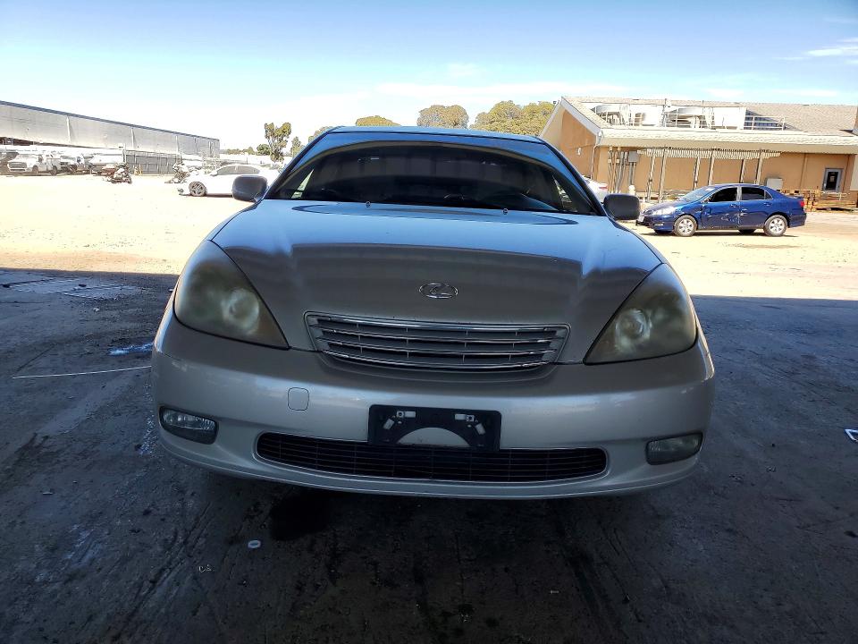 Photo 5 from auction – 2002 LEXUS ES with VIN JTHBF30G420063755