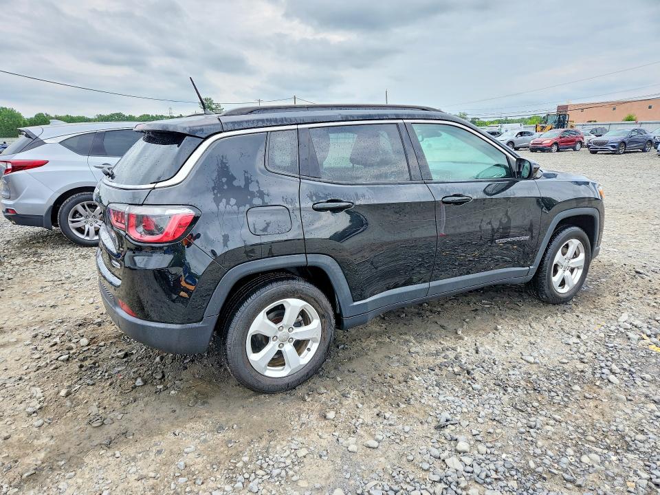 Photo 3 from auction – 2018 JEEP COMPASS with VIN 3C4NJDBB6JT176225