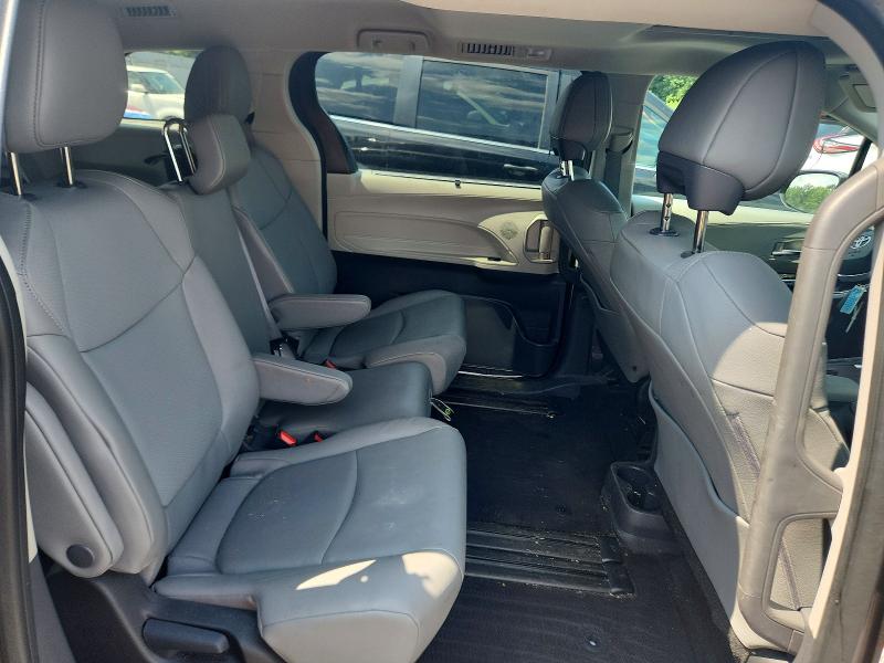 Photo 11 from auction – 2024 TOYOTA SIENNA with VIN 5TDYRKEC4RS219996