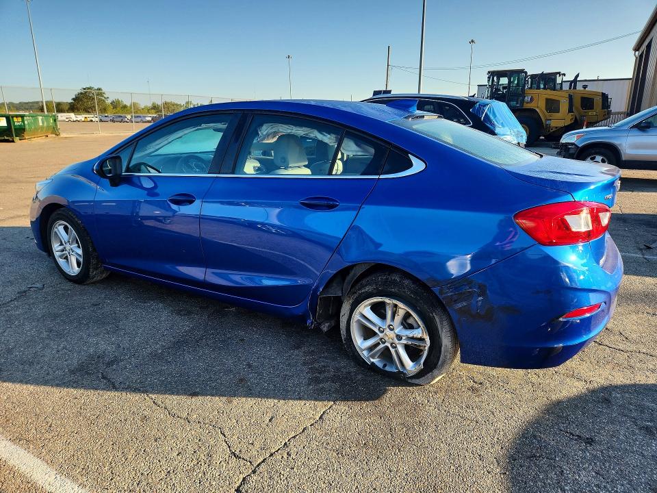 Photo 2 from auction – 2017 CHEVROLET CRUZE with VIN 1G1BE5SM2H7125813