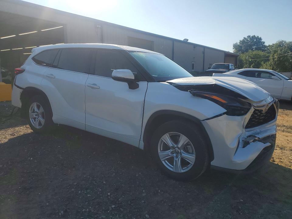 Photo 4 from auction – 2022 TOYOTA HIGHLANDER with VIN 5TDCZRAH2NS125629