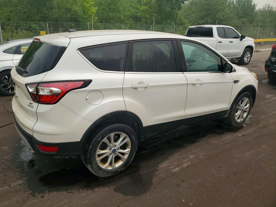Photo 3 from auction – 2017 FORD ESCAPE with VIN 1FMCU0GD7HUD18403