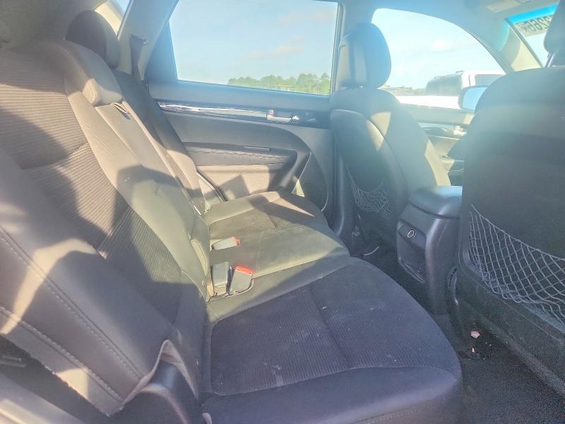 صورة رقم 11 من المزاد - 2015 KIA SORENTO مع VIN 5XYKTDA71FG657623