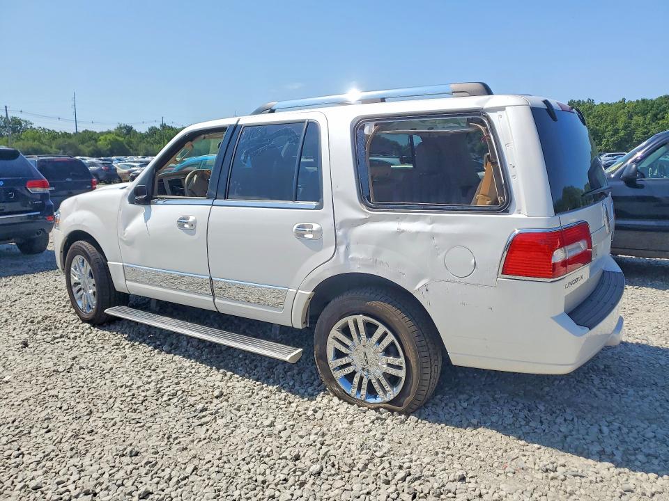 Photo 2 from auction – 2010 LINCOLN NAVIGATOR with VIN 5LMJJ2J5XAEJ09229