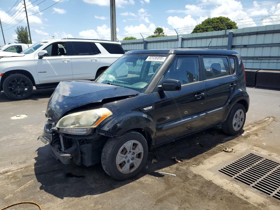 KIA SOUL 2013 with VIN KNDJT2A57D7562752 - Photo from auction