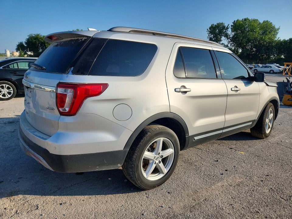 Photo 3 from auction – 2017 FORD EXPLORER with VIN 1FM5K8D88HGA31302