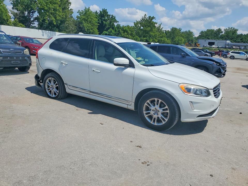 Photo 4 from auction – 2015 VOLVO XC60 with VIN YV4612RK7F2673871