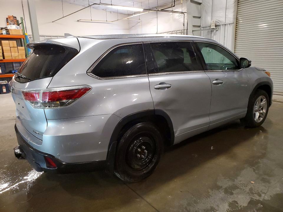 Photo 3 from auction – 2016 TOYOTA HIGHLANDER with VIN 5TDDKRFHXGS247143