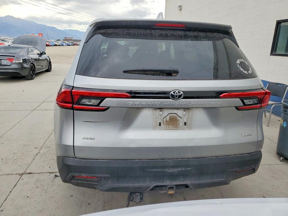 Photo 6 from auction – 2024 TOYOTA GRAND HIGHLANDER with VIN 5TDAAAB58RS050865