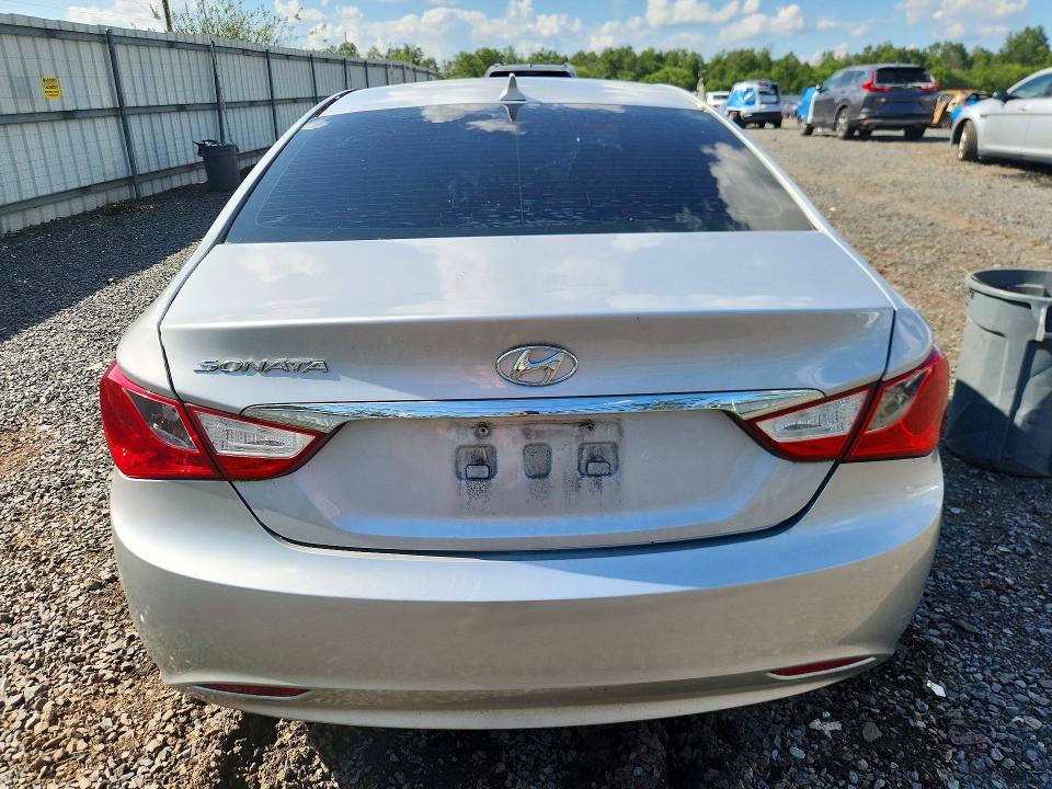 Photo 6 from auction – 2011 HYUNDAI SONATA with VIN 5NPEB4AC7BH111926
