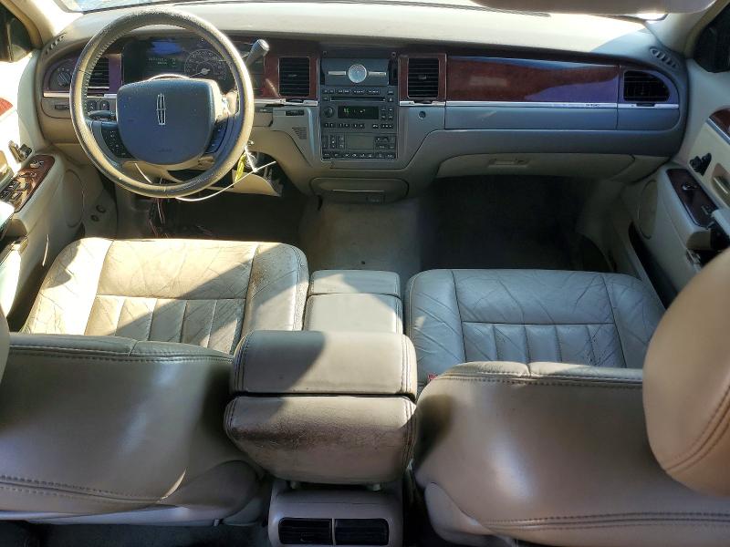 Photo 8 from auction – 2005 LINCOLN TOWN CAR with VIN 1LNHM81W35Y643276