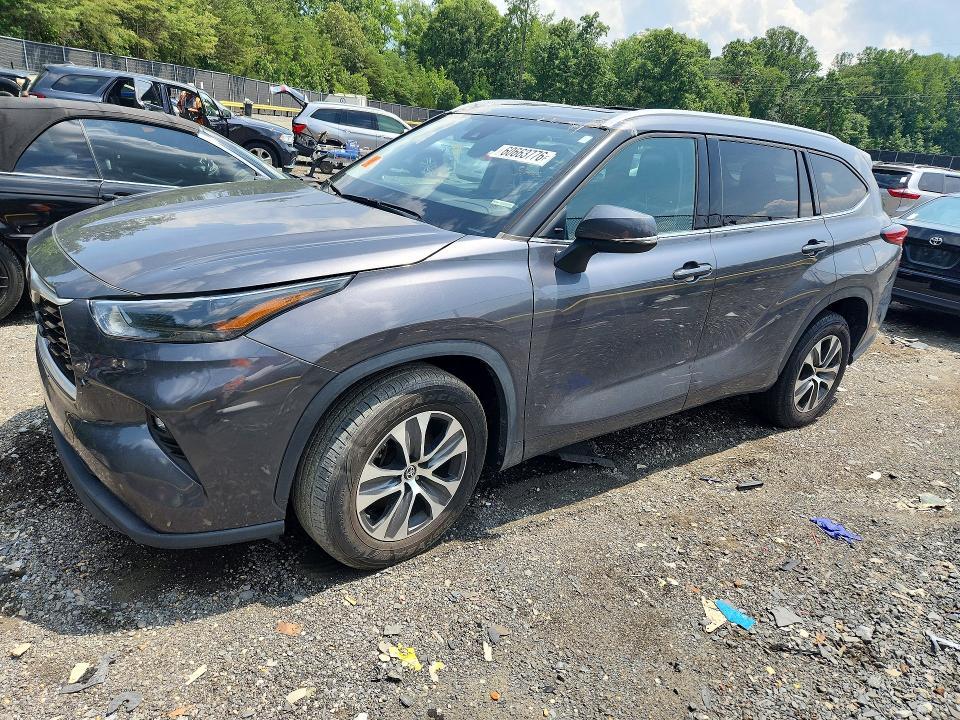 TOYOTA HIGHLANDER 2022 with VIN 5TDGZRAH8NS111445 - Photo from auction