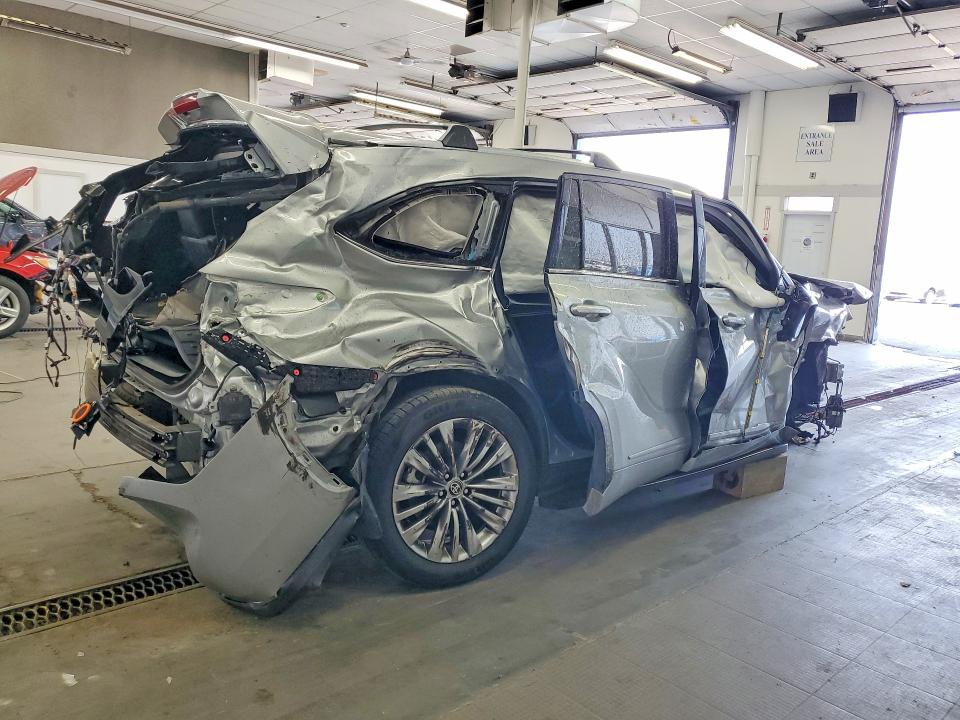 Photo 3 from auction – 2023 TOYOTA HIGHLANDER HYBRID with VIN 5TDEBRCH4PS594587