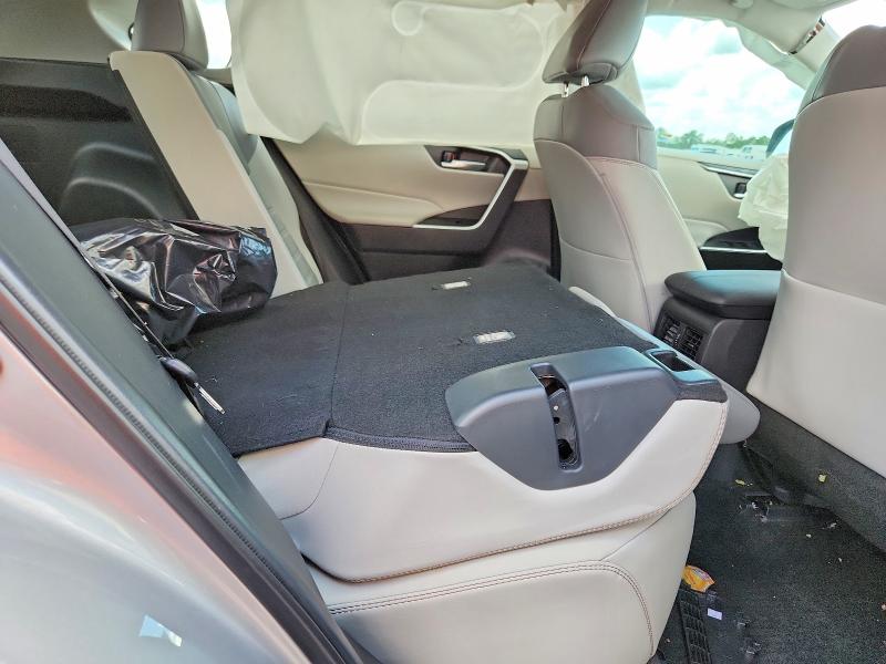 Photo 11 from auction – 2022 TOYOTA RAV4 with VIN 2T3C1RFV9NW233007