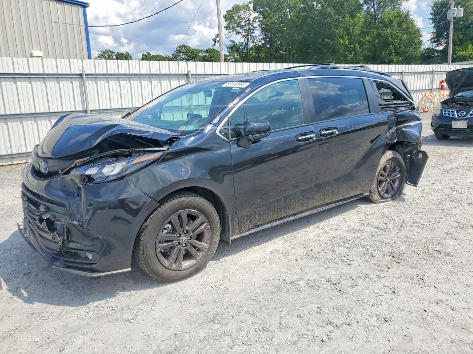 TOYOTA SIENNA 2024 with VIN 5TDCSKFCXRS121472 - Photo from auction