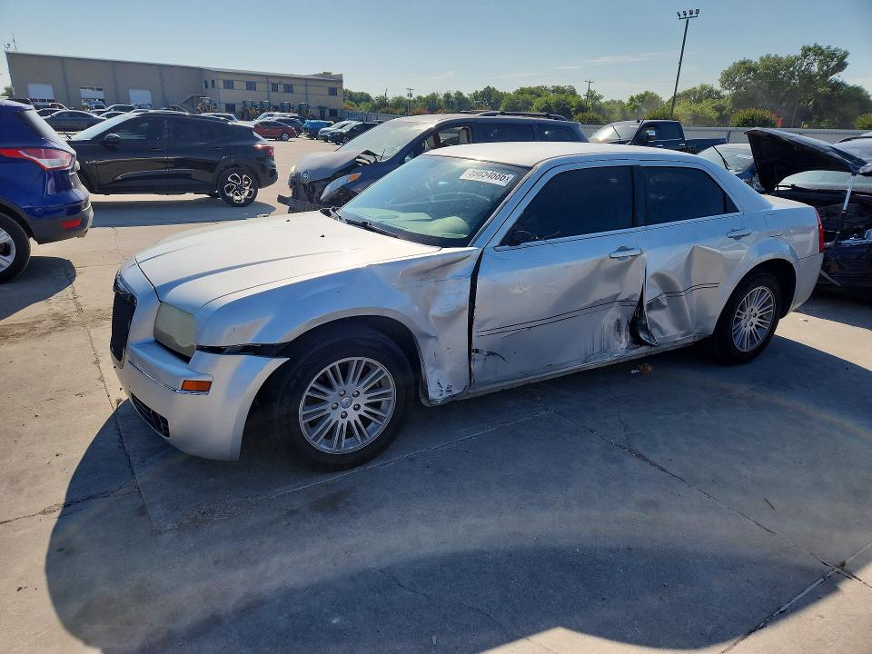 CHRYSLER 300 2008 with VIN 2C3KA53GX8H222598 - Photo from auction