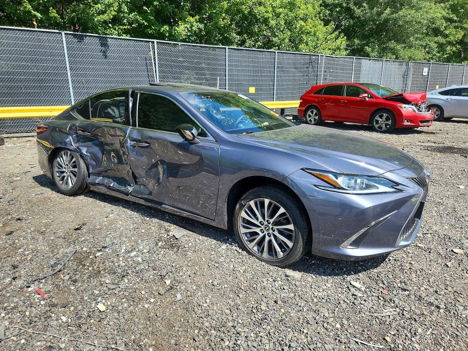 Фото 4 с аукциона – 2019 LEXUS ES с VIN 58ABZ1B13KU030720