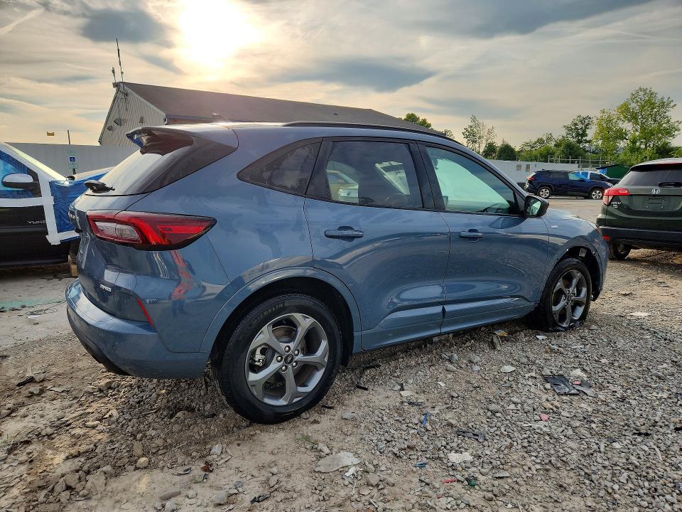 Photo 3 from auction – 2023 FORD ESCAPE with VIN 1FMCU9MNXPUB46514