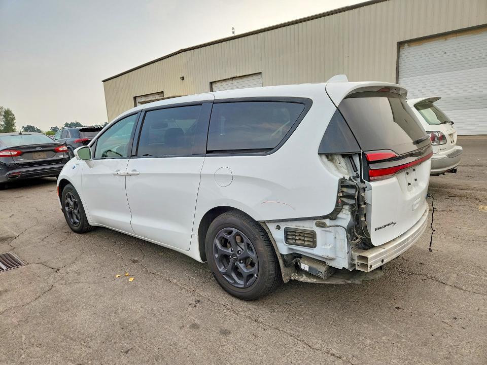 Photo 2 from auction – 2022 CHRYSLER PACIFICA with VIN 2C4RC1S70NR137127