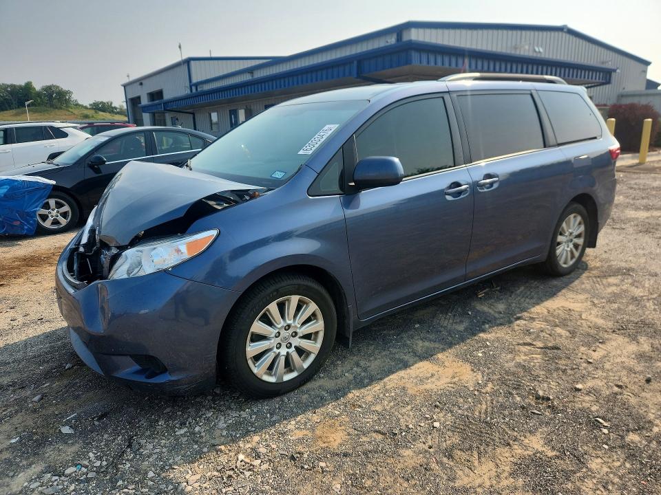 TOYOTA SIENNA 2015 with VIN 5TDJK3DC4FS112813 - Photo from auction