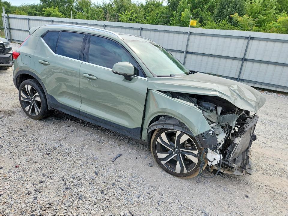 Photo 4 from auction – 2023 VOLVO XC40 with VIN YV4L12UN0P2981812