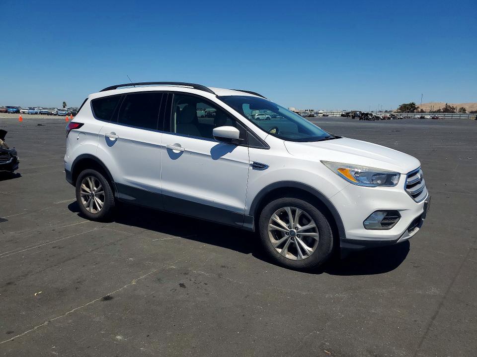 Photo 4 from auction – 2018 FORD ESCAPE with VIN 1FMCU0GD6JUD07995