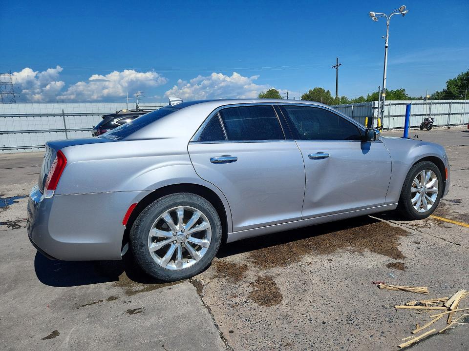 Photo 3 from auction – 2017 CHRYSLER 300C with VIN 2C3CCAKG0HH566613