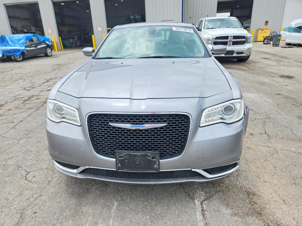 Photo 5 from auction – 2017 CHRYSLER 300 with VIN 2C3CCARG8HH622108