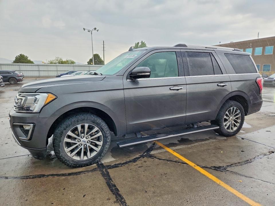 FORD EXPEDITION 2018 with VIN 1FMJU2AT8JEA19005 - Photo from auction