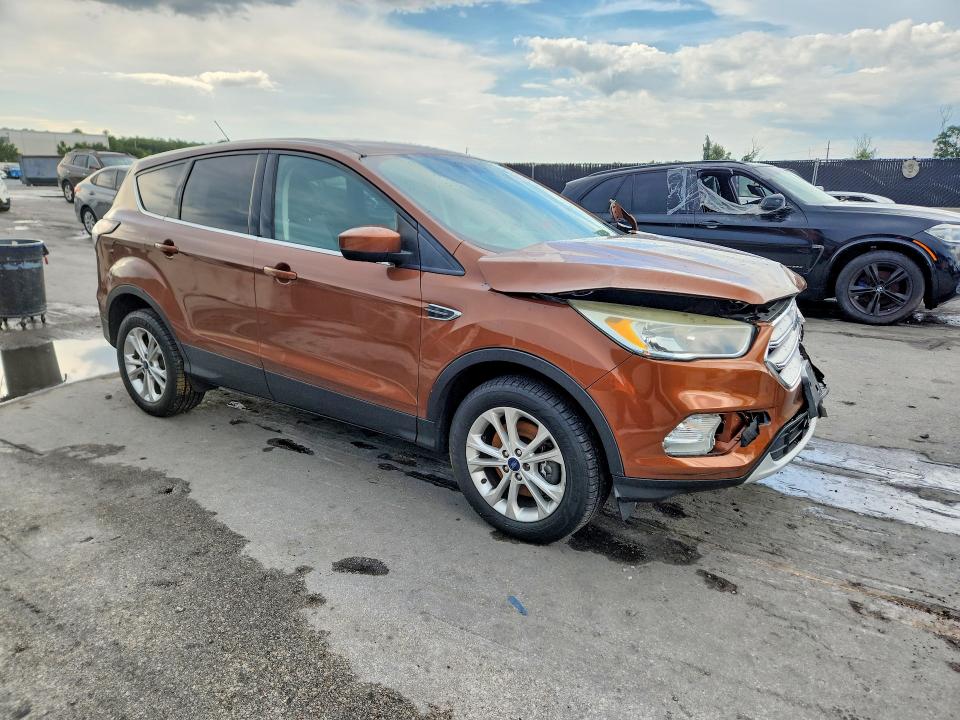 Photo 4 from auction – 2017 FORD ESCAPE with VIN 1FMCU9GD8HUB60805