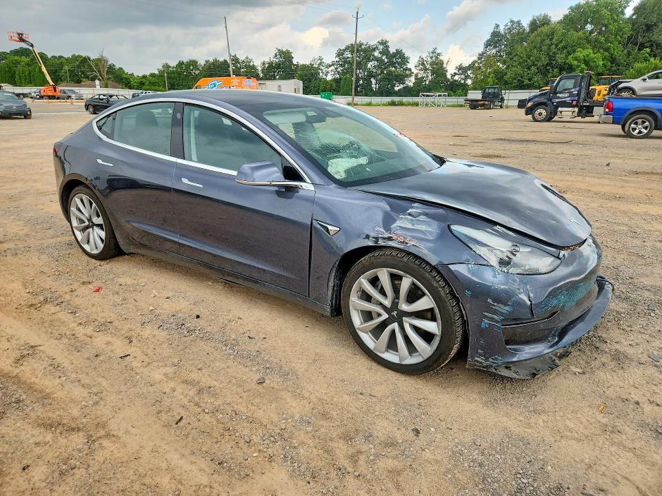 Photo 4 from auction – 2019 TESLA MODEL 3 with VIN 5YJ3E1EB5KF205848