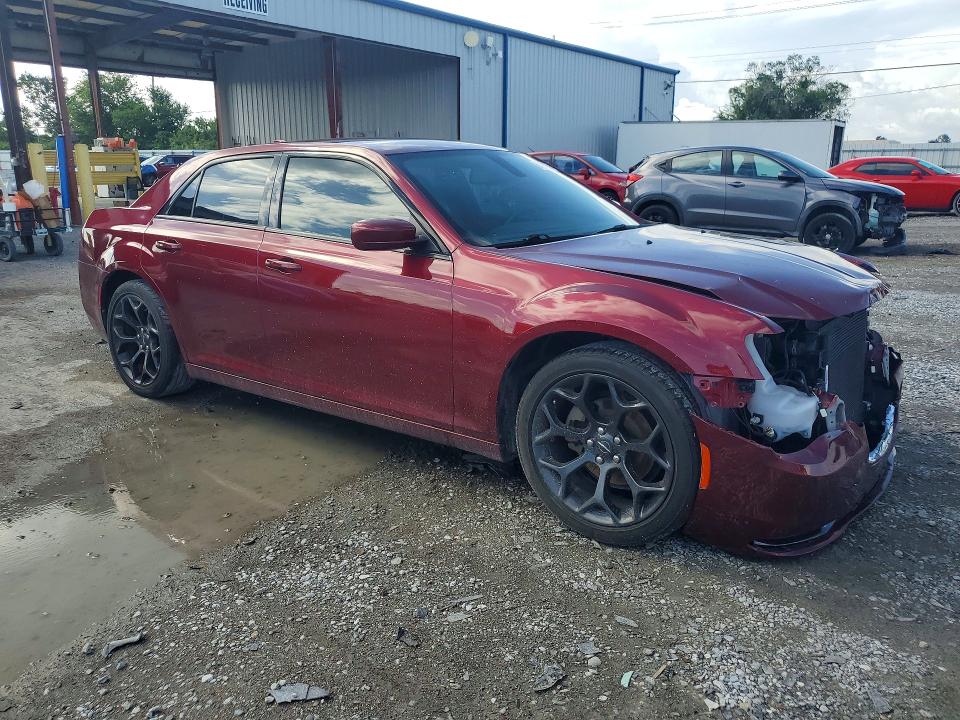 Снимка 4 от търг – 2019 CHRYSLER 300 с VIN 2C3CCABG3KH693945