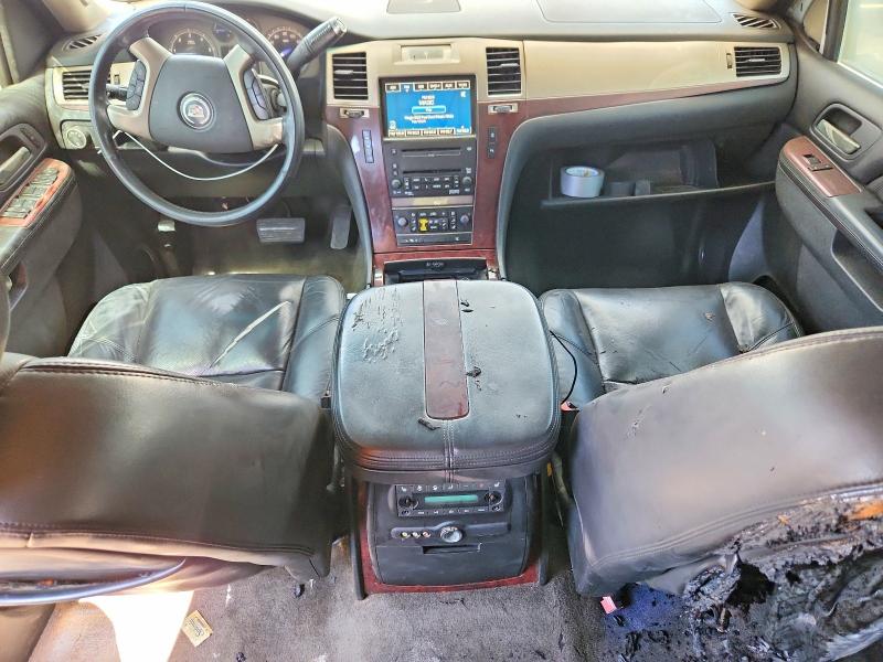Photo 8 from auction – 2010 CADILLAC ESCALADE with VIN 1GYUKCEF8AR155221