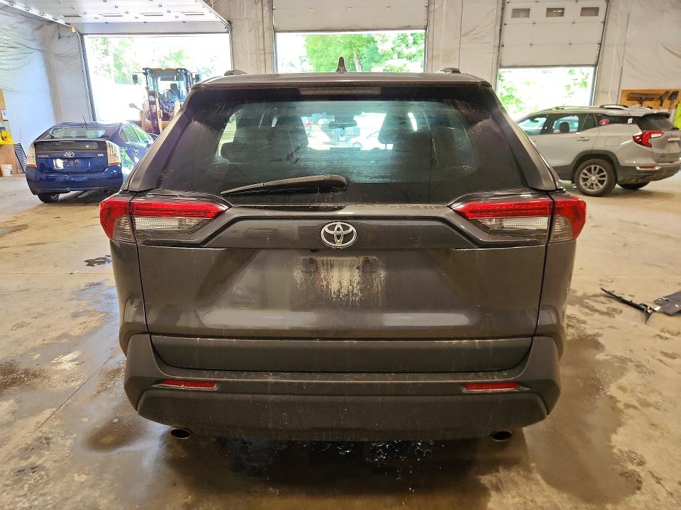Photo 6 from auction – 2021 TOYOTA RAV4 with VIN 2T3F1RFV4MC249922