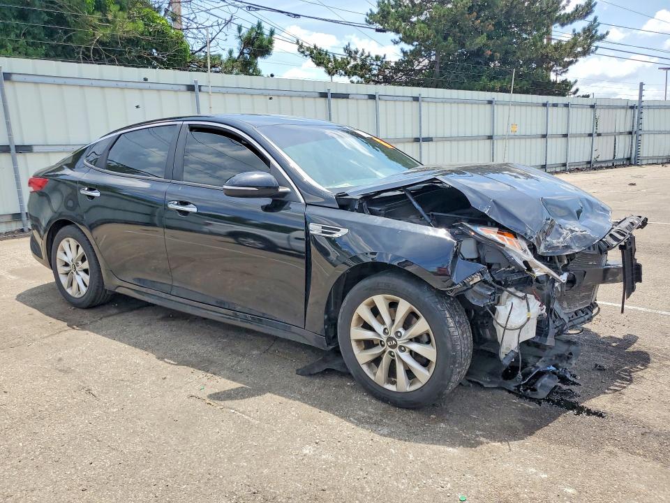 Photo 4 from auction – 2017 KIA OPTIMA with VIN 5XXGT4L35HG146844