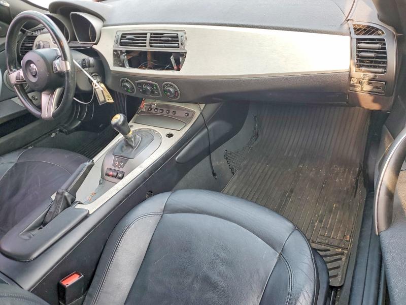 Photo 8 from auction – 2004 BMW Z4 with VIN 4USBT33524LR68088