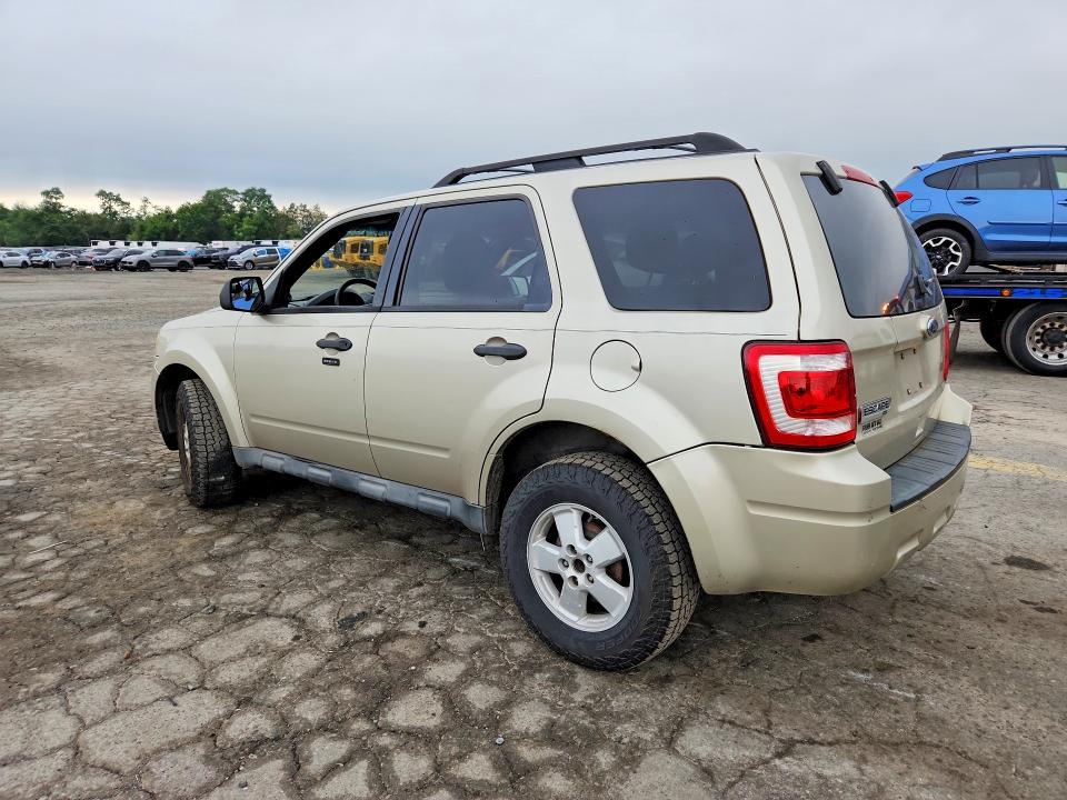 Photo 2 from auction – 2010 FORD ESCAPE with VIN 1FMCU0D76AKA09280