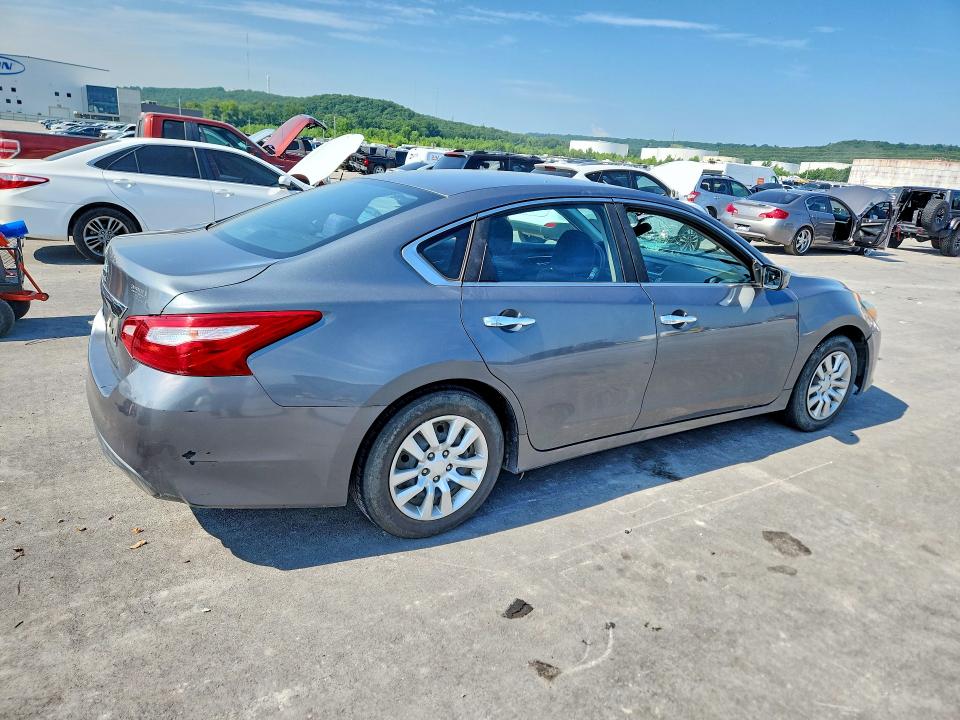 Photo 3 from auction – 2017 NISSAN ALTIMA with VIN 1N4AL3AP2HN338061
